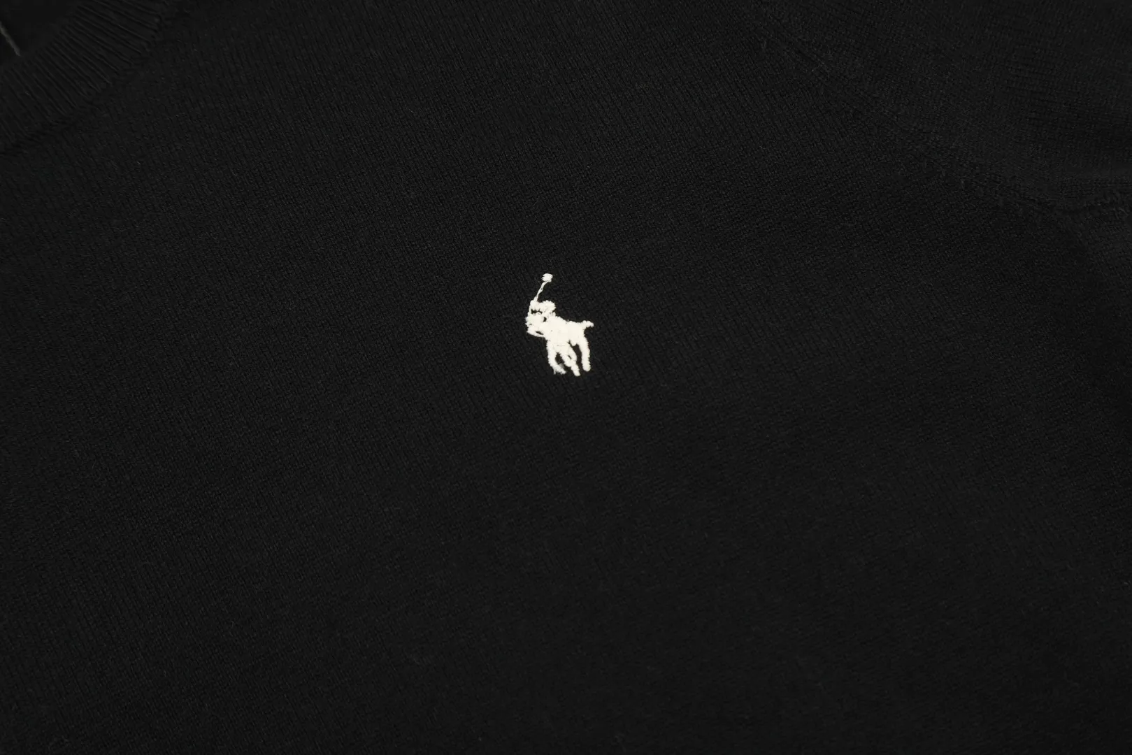 🅿️156 "Top quality" Style number: DS008# (not off the shelves all year round) [Ralph Lauren round neck solid color pony embroidered logo knitted short sleeves] ✅Ralph Lauren classic basic versatile knitted short sleeves for all seasons ✅Main supplier platform live broadcast Wholesale entity Replenish if out of stock Not off the shelf ✅ZP quality 1:1 version Scan the code to enter the GF website Counter quality ✅Detailed quality is the only one in Guangzhou Imported quality cotton yarn, focusing on high-end, cost-effective, good quality needless to say ✅The version is restored to the original version, loose, comfortable and stress-free, simple is high-end, classic is timeless ✅The upper body is simple and easy to match, a must-have for goddess ootd. Good-looking clothes are never picky. A must-have in the goddess' wardrobe. Size: S-XL Color: Army green, off-white, black, light pink, khaki, navy, light blue, mint green